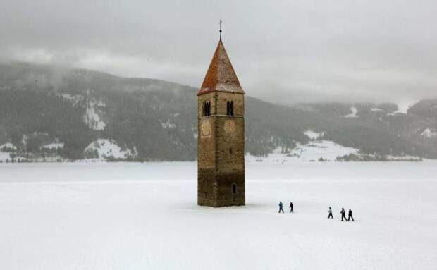 7. Затопленная церковь на озере Решен, Италия заброшенные места, крипи, прикол, ужас