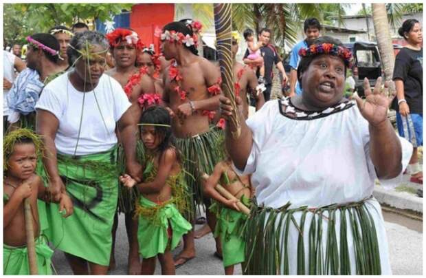 Еще один остров в Тихом океане - Науру славится своими полными женщинами. Продукты, ввозимые Новой Зеландии и Австралии способствую ожирению нации. Впрочем там хватает любителей полных дам и они не сетуют на высококалорийную и вредную пищу женщины, новости со всего мира, обычаи, ожирение, полные, страны