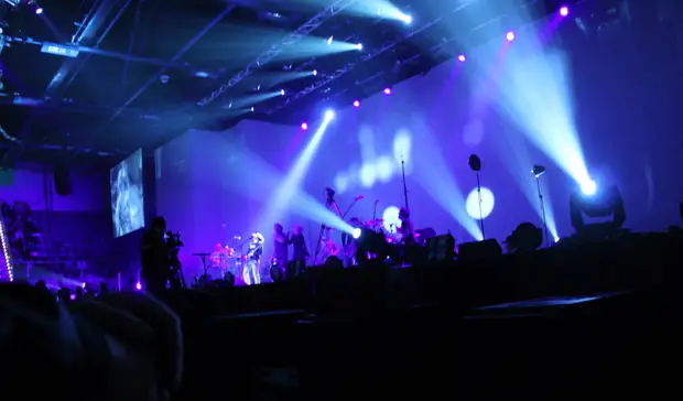 Во Владивостоке за сутки до начала сорвали концерт популярной группы