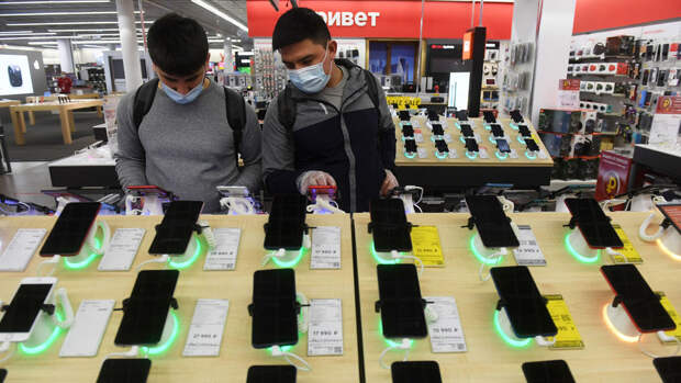 Дистрибутор Apple и Samsung заявил, что цены на технику в РФ не снизятся к уровню февраля