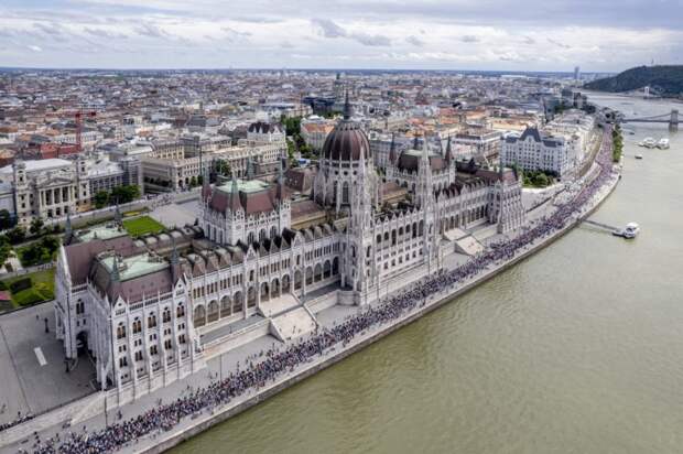 «Венгрия не продаётся ни Брюсселю, ни Вашингтону, ни Соросу» – в Будапеште прошёл грандиозный Марш Мира