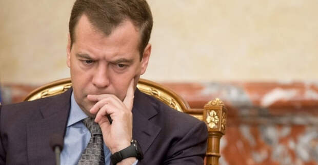 Медведев остается председателем партии «Единая Россия»