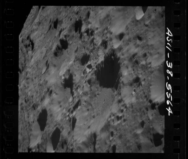 Оригинал: http://tothemoon.ser.asu.edu/data_a70/AS11/extra/AS11-38-5564.small.png