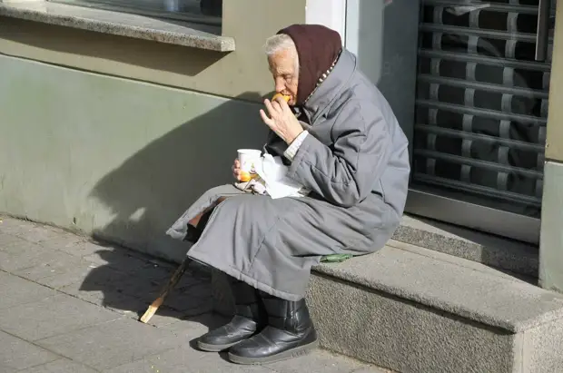 Жизнь в нищете или жизнь в России.