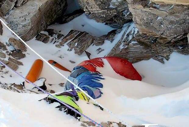 everestcemetery01 Мэллори, Ирвин и другие вечные пленники Эвереста