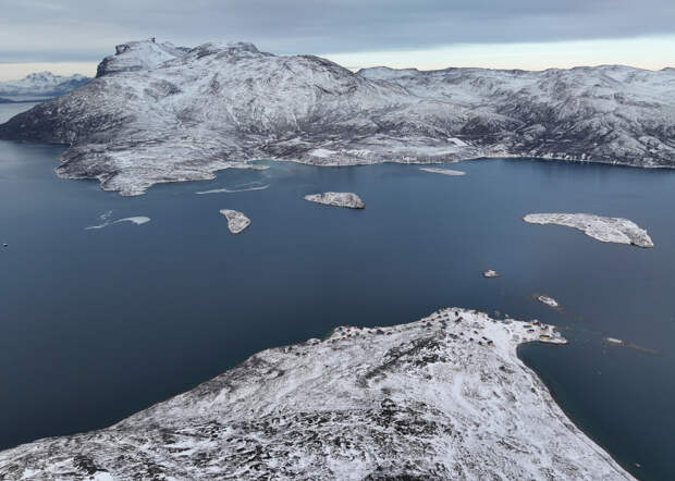 Орбан назвал Гренландию куском льда в виски Трампа