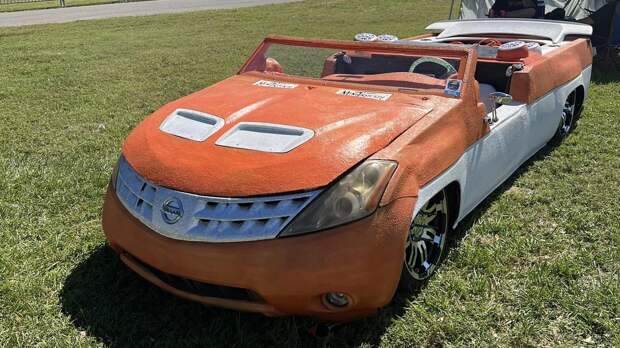 Пикап Nissan Hardbody превратили в необычный кабриолет