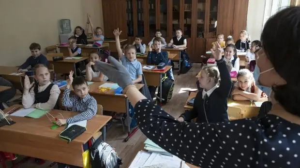 Опрос показал отношение родителей к идее переноса школьных уроков на более позднее время