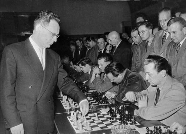 Мозг в 35 лет достигает пика в работе