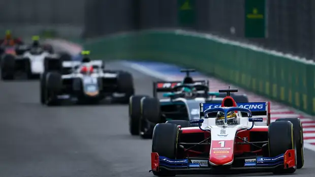 Россиянин Шварцман стал вторым в гонке этапа «Формулы-2» в Абу-Даби