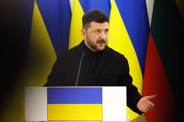 «Показал, что для него является родным». Зеленский сорвался на русский язык во время выступления