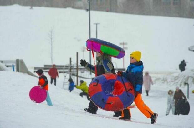 Родителей могут начать штрафовать за опасное катание детей на «ватрушках»