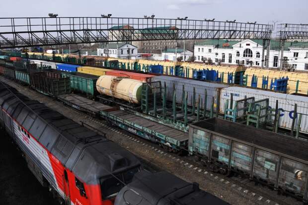 Десятки вагонов сошли с рельсов в российском регионе