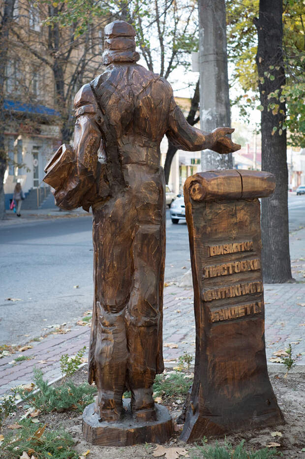 derevyanniestatui 16 Деревянные скульптуры в Симферополе