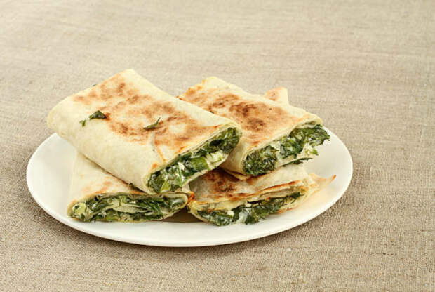 Рулет с сыром и зеленью. Рулет с сыром и зеленью.