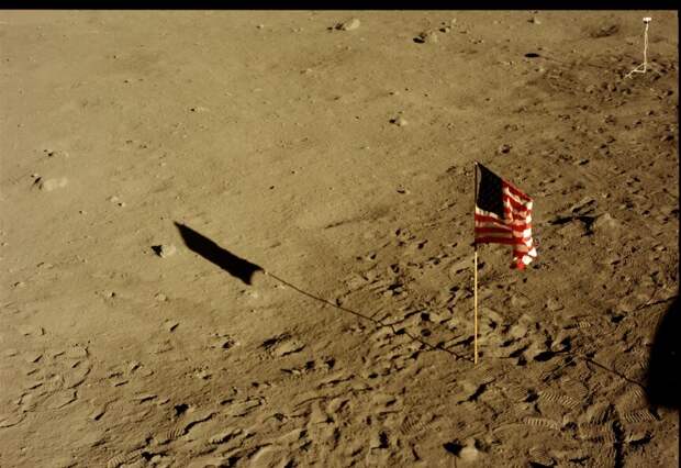 Оригинал: http://tothemoon.ser.asu.edu/data_a70/AS11/extra/AS11-37-5473.small.png