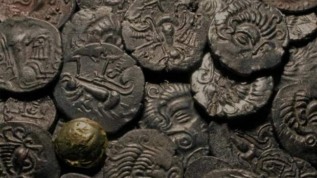 The Le Catillon II Hoard. /Фото: avatars.mds.yandex.net