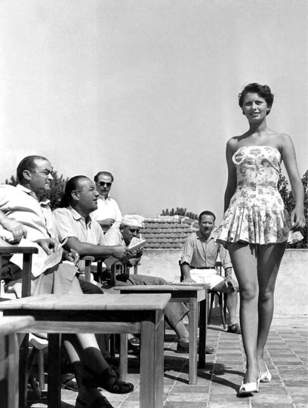 15-летняя Софи Лорен на конкурсе красоты Мисс Италия 1950