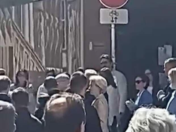 Фон дер Ляйен сбежала с митинга в Люксембурге, где пели «День Победы»