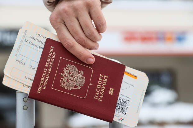 "Нет такого имени!": У москвички в аэропорту отобрали паспорт из-за буквы "ё"