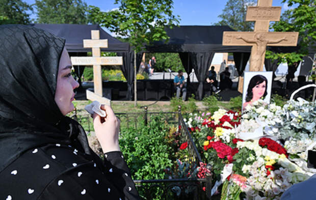 Из-за могилы Анастасии Заворотнюк разгорелся грандиозный скандал