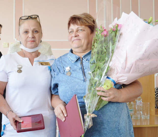 Медицинским сестрам городской больницы Севастополя вручили медали 2