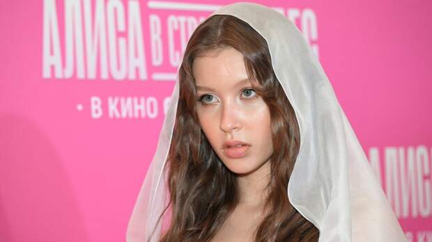 «Мама для дочки протекцию попросила»: в Сети недовольны тем, что 16-летнюю Пересильд наградили званием «Актриса года» – обошла Марию Аронову и Светлану Ходченкову