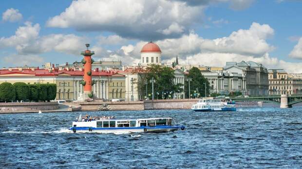 В Петербурге объявили "желтый" уровень погодной опасности из-за жары и гроз