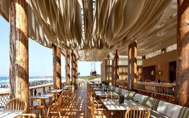Необычный ресторан в Греции с волнами на потолке