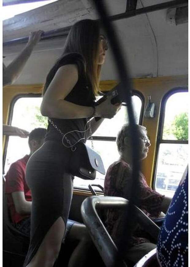 Вот почему многим девушкам перестали уступать места в общественном транспорте (21 фото)
