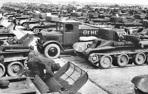 На площадке танцевальной сорок первый год