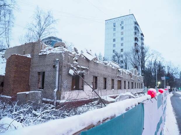Завершается снос пятиэтажки по адресу: улица Летчика Бабушкина, 27. Фото: Ольга Чумаченко