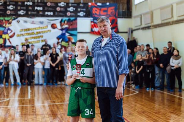 Легендарный баскетболист Сергей Панов посетил турнир памяти своего отца, тренера Юрия Панова, в Рязани