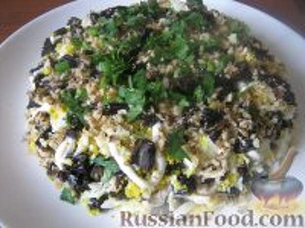 Фото к рецепту: Салат из курицы с черносливом "Дамский каприз"