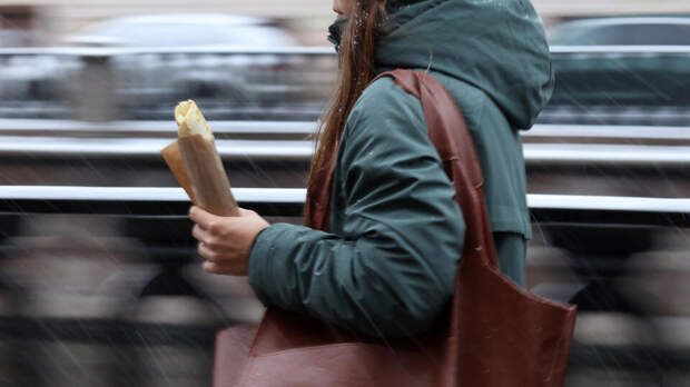 Врач назвал вредные для пищеварения привычки