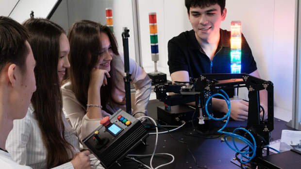 Собянин: в предпрофессиональных классах учится 47 тысяч школьников