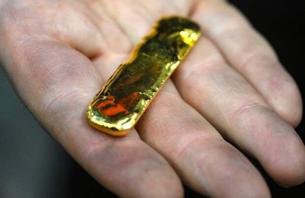 Россияне переплавили сотни килограммов золота в слитки для вывоза за границу