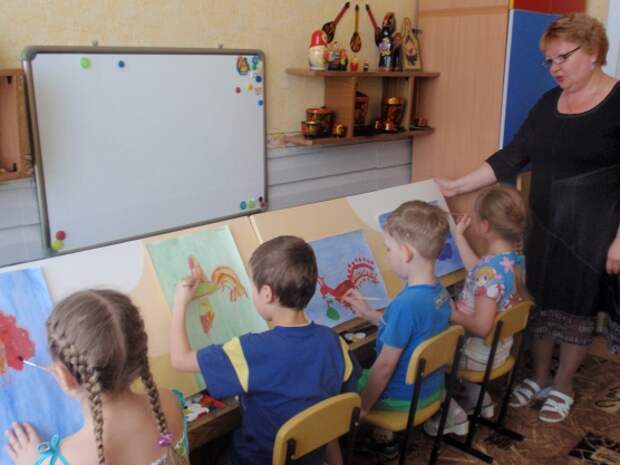 Занятие по рисованию в детском саду
