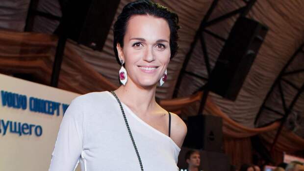 Певица Слава показала кадры с отдыха на яхте с мужчиной