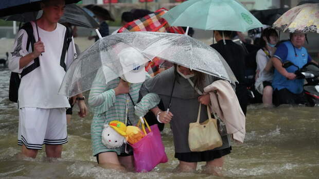 Число жертв наводнения в китайской провинции Хэнань выросло до 33 человек