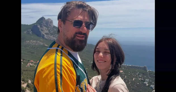 Виктор Логинов воссоединился с молодой женой, которая обвинила его в домашнем насилии и изменах