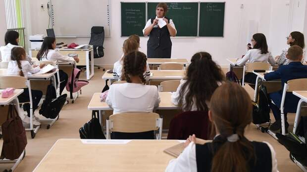 Минпросвещения определило 16 обязательных школьных предметов