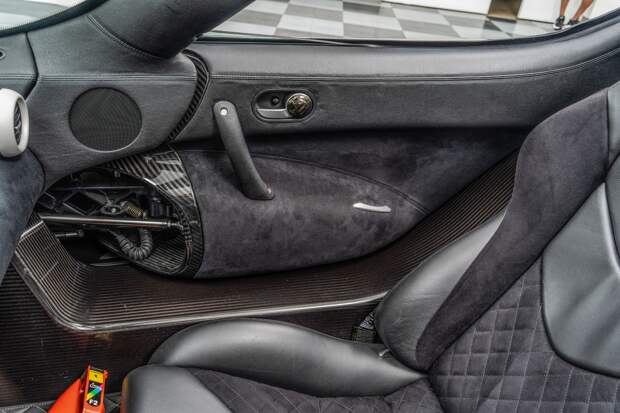 Гиперкар Koenigsegg 2008 года с механической коробкой передач
