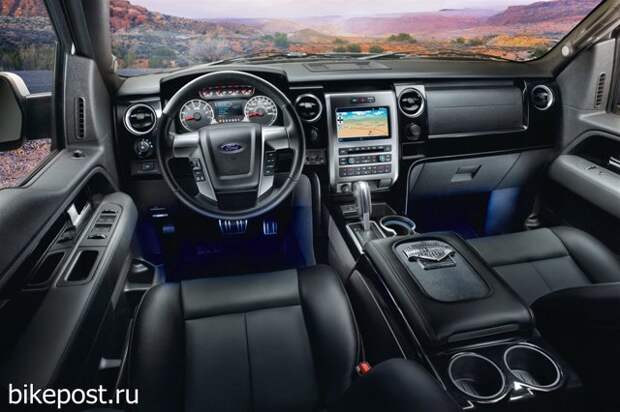 Автомобиль Ford F-150 2012 с логотипом Harley-Davidson