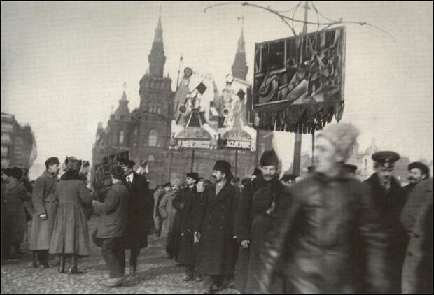 Демонстрация на Красной площади 7 ноября 1918 года
