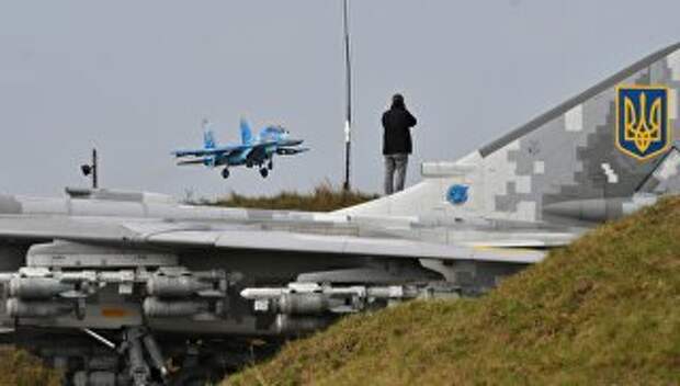 Украинский истребитель Су-27 во время учений Чистое небо - 2018