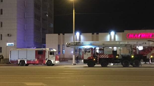 В Грозном пожар в торговом центре охватил 700 кв.м