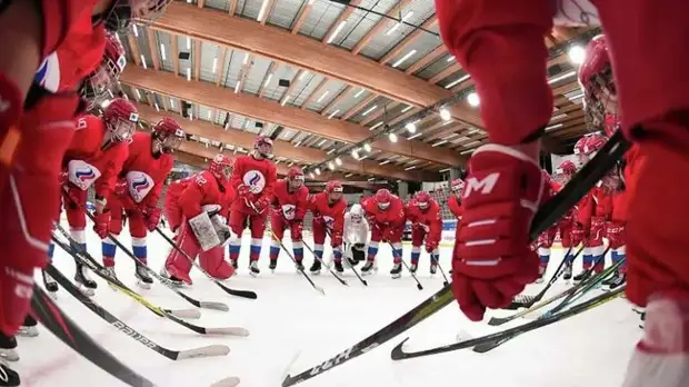 Сборная России по хоккею вылетела в Пекин