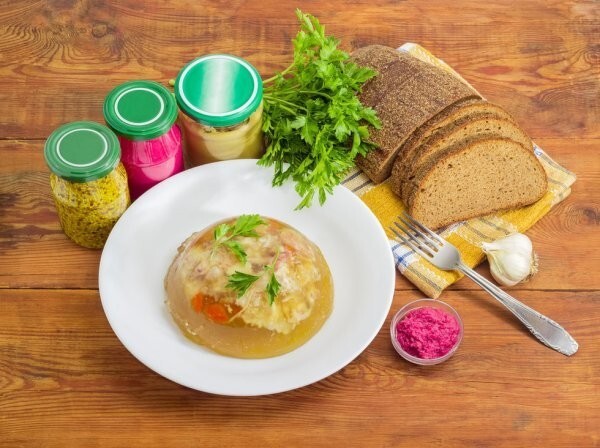 Холодец из поросёнка и петуха