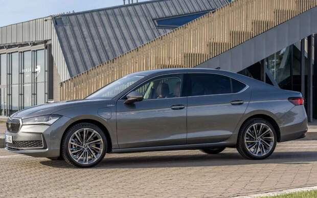Skoda представила самую мощную версию Superb: подробности